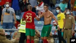 Cristiano Ronaldo a lokacin da ya ci kwallo ta biyu 