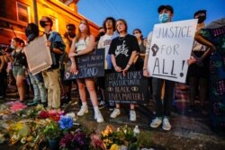 지난 1일 미국 시카고에서 조지 플로이드 씨가 경찰 체포 과정에서 숨진 사건에 항의하는 시위가 열렸다.