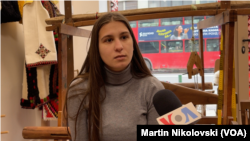 Сара Јакимовска, ткаачка на македонски народни носии, на 08 јануари 2025 година во Скопје.