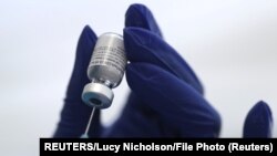 Ukazano je da je vakcina u 91 odsto slučajeva efikasna protiv simptoma bolesti i da joj je učinak još veći u sprečavanju težeg oboljevanja. (Foto: REUTERS/Lucy Nicholson)