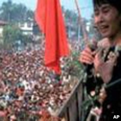 昂山素季在仰光对几十万民众发表讲话