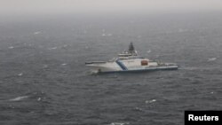 قایق گشت دریایی فنلاند در محل خط لوله «بالتی‌کانکتور» در خلیج فنلاند.