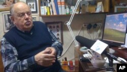 លោក ស្តានីស្លាវ ស្សូសខេវីច (Stanislav Shushkevich) ផ្តល់​សម្ភាសន៍​ជាមួយ​វីអូអេ​នៅ​ផ្ទះ​របស់​លោក​ក្នុង​ទី​ក្រុង​មីនសក៍ ប្រទេស​បេឡារ៉ូស។