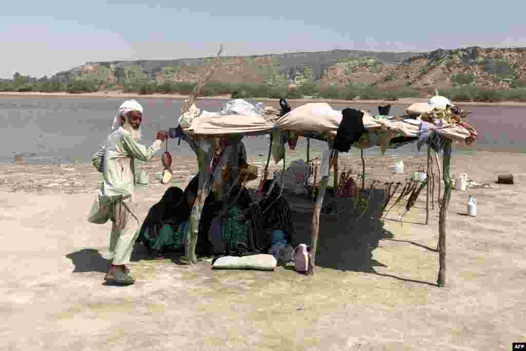 ماهی&zwnj;فروش بلوچ در ولایت سیستان و بلوچستان ایران