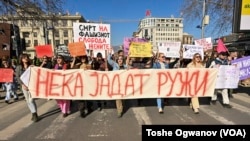 Нека јадат ружи, беше мотото на протестот што по повод 8ми Март, Меѓународниот ден на жената се одржа во Скопје, 2025 година