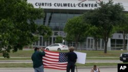 Lokasi penembakan di acara pembuatan kartun Nabi Muhammad di Garland, Texas. (Foto: Dok)