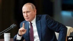 Presiden Rusia Vladimir Putin dalam konferensi pers tahunan di Moskow, Rusia, 19 Desember 2019. (Foto: AP)