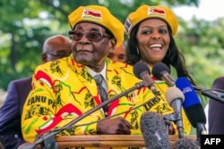 로버트 무가베 짐바브웨 대통령과 부인 그레이스 여사.