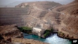 بند کجکی در ولسوالی کجکی ولایت هلمند در یک‌صدوهشتاد کلیومتری شمال لشکرگاه موقعیت دارد.