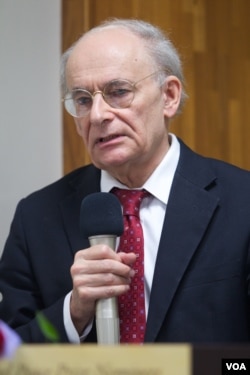 加拿大人权律师大卫·麦塔斯