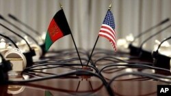 Bendera AS dan Afghanistan.