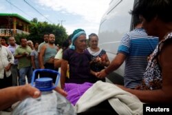 People line up for donated food given by volunteers after an earthquake that struck the southern coast of Mexico late on Thursday, in Ixtaltepec, Mexico, Sept. 10, 2017.