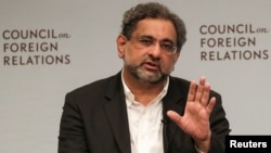 شاهد خاقان عباسی، صدراعظم پاکستان، حین سخنرانی در شورای روابط خارجی مستقر در شهر نیویارک