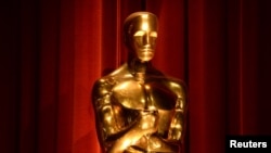 Patung piala Oscar saat diumumkannya peraih nominasi untuk perhealatan Academy Awards ke-88 di Beverly Hills, California, 14 Januari 2016 (Foto: dok).
