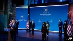 조 바이든 미국 대통령 당선인과 카멀라 해리스 부통령 당선인이 24일 델라웨어 윌밍턴의 대통령직 인수위 본부에서 차기 국가안보팀 지명자와 임명자를 소개하고 있다.