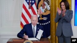 „Ова е добар ден за Америка, добар ден за Европа и добар ден за светскиот мир“, рече Бајден од Белата куќа. 