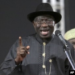 Nigeria's president Jonathan addresses delegates during the primaries of the ruling People's Democratic Party in Abuja, 13 Jan 2011