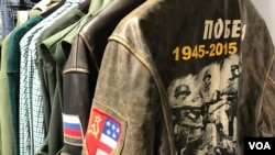 Roba u ruskoj Vojnoj prodavnici prekoputa ambasade Sjedinjenih Država u Moskvi, 20. januara 2017. (D. Schearf/VOA)