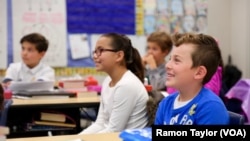 Dual-immersion students participate in a class discussion at Salt Creek Elementary School. (R. Taylor/VOA)