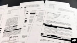 Kopije beležaka koje je vodio bivši direktor FBI-ja Džejms Komi, fotografisane u Vašingtonu 19. aprila 2018.