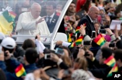 Pope Francis waves from his popemobile as he arrives to celebrate Mass at Christ the Redeemer square in Santa Cruz, Bolivia, July 9, 2015.