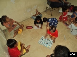 Anak-anak yang mengidap HIV di Solo masih kerap mendapat perlakukan diskriminatif dari masyarakat (VOA/Yudha Satriawan).