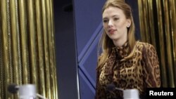 Artis Hollywood, Scarlet Johansson ikut menjadi pembicara pada acara DNC 2012 di Charlotte, NC (foto: dok).