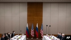 Secretary of State Antony Blinken, left, pauses while speaking as Russian Foreign Minister Sergey Lavrov listens, Friday, Jan. 21, 2022, in Geneva, Switzerland. (AP Photo/Alex Brandon, Pool)