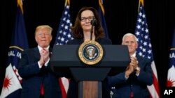 지나 해스펠 미 중앙정보국(CIA) 국장 대행이 21일 CIA 본부에서 열린 취임식에서 연설하고 있다.