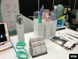 Innovators from Pic flexible camera brought their latest technology to the SXSW trade show in Austin, Texas. (A. Pimienta / VOA)