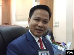 លោក​ ​កេង​ ​សុម៉ារិទ្ធ​ ​នាយក​សាលា​ភូមិន្ទ​ចៅក្រម​នៃ​រាជបណ្ឌិត​សភា​វិជ្ជាជីវៈ​តុលាការ ក្នុងខួប​លើកទី១៥ នៃ​ការ​បណ្តុះបណ្តាល​ថ្នាក់​បរិញ្ញាបត្រ​ជាន់ខ្ពស់ ​នៅ​សាកលវិទ្យាល័យ​ភូមិន្ទនីតិសាស្រ្ត និង​វិទ្យាសាស្រ្ត​សេដ្ឋកិច្ច​ កាលពី​ថ្ងៃទី​៣ ខែវិច្ឆិកា ឆ្នាំ ២០១៨។ (កាន់ វិច្ឆិកា/VOA)