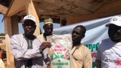 'Yan gudun hijira da Kungiyar Zumunta ta ba agajin shinkafa a jihar Sokoto