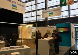 Rwandan President Paul Kagame toured the tech fair with France's Emmanuel Macron in a sign of thawing relations between their two countries. (VOA/ L. Bryant)