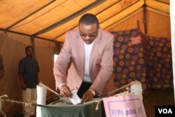 ጠ/ሚ ኃይለማርያም ደሣለኝ በቦሎሶ ሶሬ ድምፅ ሲሰጡ - ዕሁድ፤ ግንቦት 16/2007 ዓ.ም