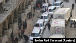 Truk Bulan Sabit Merah Suriah dan mitra kemanusiaan lainnya terlihat di Ghouta, Suriah, 5 Maret 2018. (Foto: dok).