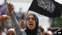 Pro-government supporters rally beside Salafist groups in Tunis April 9, 2013 to mark Martyr's Day.