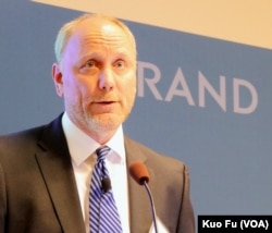 兰德政策研究专家拉森（美国之音国符拍摄）