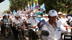 ក្បួន​ដង្ហែរ​របស់​គណបក្ស​សង្គ្រោះ​ជាតិ​នៅ​ក្នុង​ថ្ងៃ​ឃោសនា​រក​សម្លេង​ឆ្នោត​នៅ​ថ្ងៃ​ដំបូង។