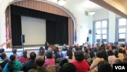 Around 150 Cambodian, Lao and Vietnamese met with members of the Southeast Asian American Health Coalition and Khmer Health Advocates, describing what they need in a proper healthcare system at Elmwood Community Center Auditorium, West Hartford, Connecticut, on Tuesday, October 20th, 2015. (Soksreinith Ten/VOA Khmer)