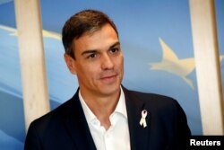 Spain's Socialist Party leader Pedro Sanchez arrives at the EC headquarters ahead of a meeting with European Commission President Jean-Claude Juncker, Oct. 19, 2017.