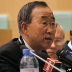Babban Magatakardan Majalisar Dinkin Duniya Ban Ki-Moon ya na jawabi a wajen taron kolin kungiyar kasashen Afirka a ranar Lahadi 29 ga watan daya shekarar dubu biyu da goma sha biyu