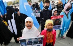 Uyg'ur faollari Xitoy zulmiga qarshi norozilik namoyishi o'tkazmoqda, Istanbul, Turkiya, 2021-yil, 1-oktabr