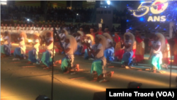 Le ballet national du Rwanda en prestationau Fespaco 2019, à Ouagadougou, Burkina, 2 mars 2019. (VOA/Lamine Traoré)