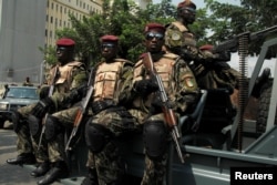 Soldiers of Ivory Coast presidential guard arrive at the port of Abidjan, Jan. 18, 2017.