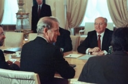 Sovet ittifoqi prezidenti Mixail Gorbachyov va AQSh Davlat kotibi Jeyms Beyker muzokaralari, Moskva, 18-may, 1990