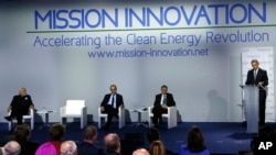 Indian Prime Minister Narendra Modi (L) French President Francis Hollande (2-L) and Microsoft co-founder Bill Gates listen to President Barack Obama ahead of the 'Mission Innovation' meeting at the U.N. Climate Conference in Le Bourget, France, Oct. 30, 2015.