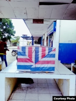 Jenazah ke-102 PMI asal NTT, Yohanes Mantolas (28) tiba di Kupang, 24 Desember 2018, dari Kinabalu, Malaysia. (Foto courtesy: Aryz L Bara-FPK NTT)