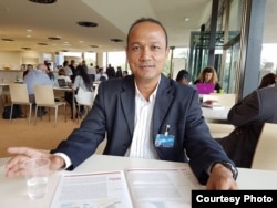 រូបឯកសារ៖ លោក មឿន តុលា នាយកប្រតិបត្តិនៃមជ្ឈមណ្ឌលសម្ព័ន្ធការងារនិងសិទ្ធិមនុស្ស។ (រូបថត​ផ្តល់​ឲ្យ​លោក មឿន តុលា)