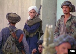 1997 yilda olingan bu suratda yosh o'zbek jangchilarini ko'rasiz, ular Shimoliy Alyansda xizmat qilgan