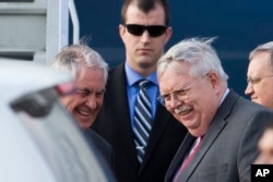US Secretary of State Rex Tillerson, left, and U.S. Ambassador to Russia John Tefft arrive at Moscow's Vnukovo airport, Russia, April 11, 2017.